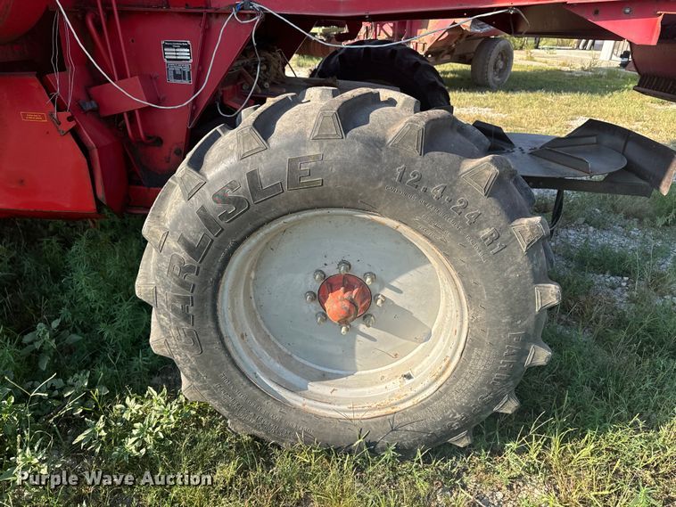 image for item EE7539 Massey Ferguson 850 combine