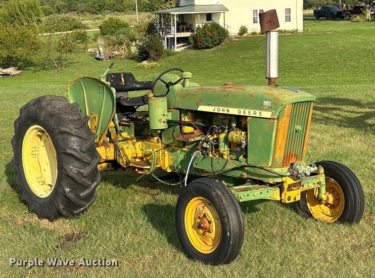 image for item EE7548 1962 John Deere 1010 tractor