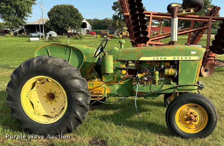 image for item EE7548 1962 John Deere 1010 tractor