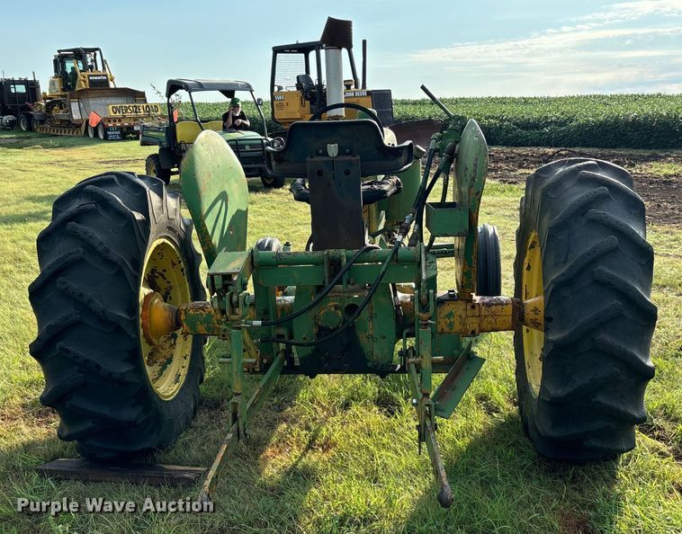 image for item EE7548 1962 John Deere 1010 tractor