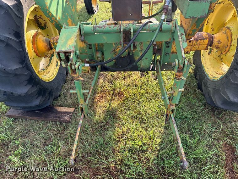 image for item EE7548 1962 John Deere 1010 tractor