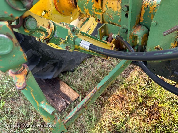 image for item EE7548 1962 John Deere 1010 tractor