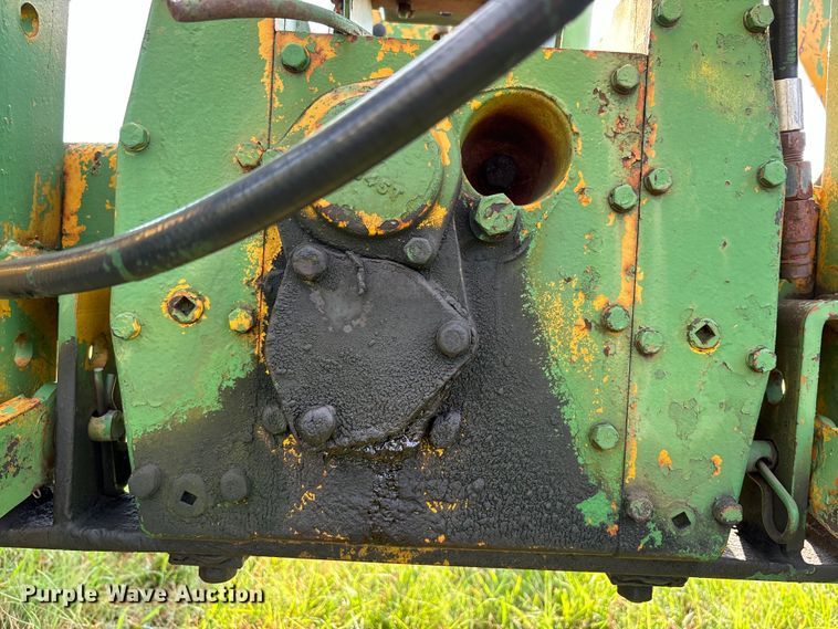 image for item EE7548 1962 John Deere 1010 tractor