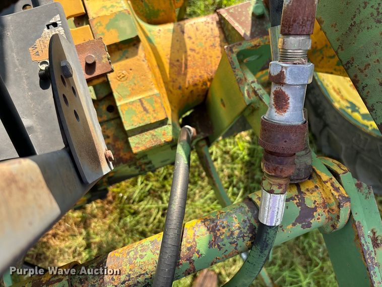 image for item EE7548 1962 John Deere 1010 tractor