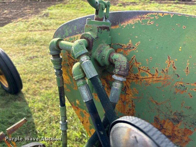 image for item EE7548 1962 John Deere 1010 tractor