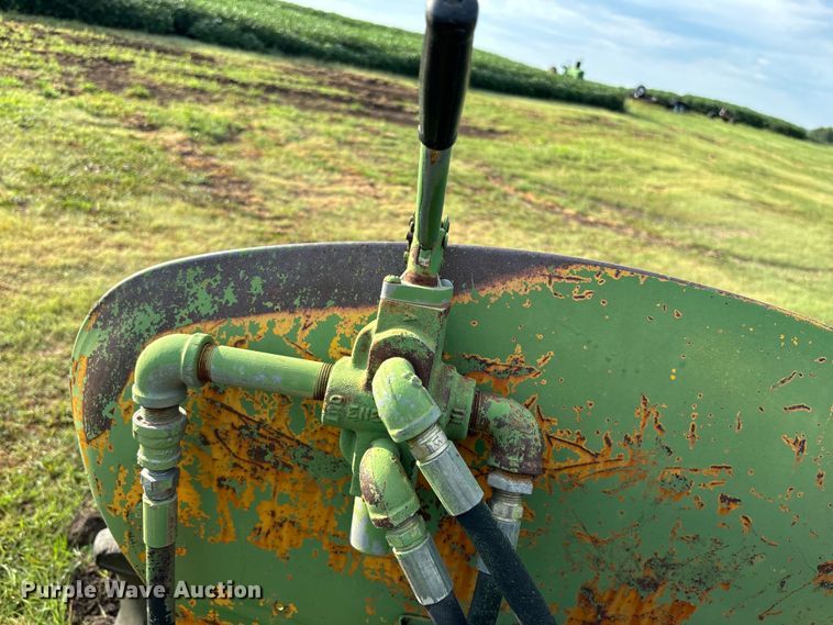 image for item EE7548 1962 John Deere 1010 tractor