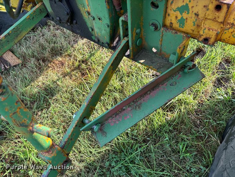 image for item EE7548 1962 John Deere 1010 tractor
