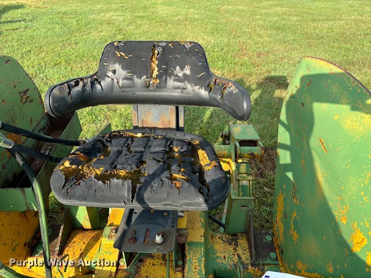 image for item EE7548 1962 John Deere 1010 tractor