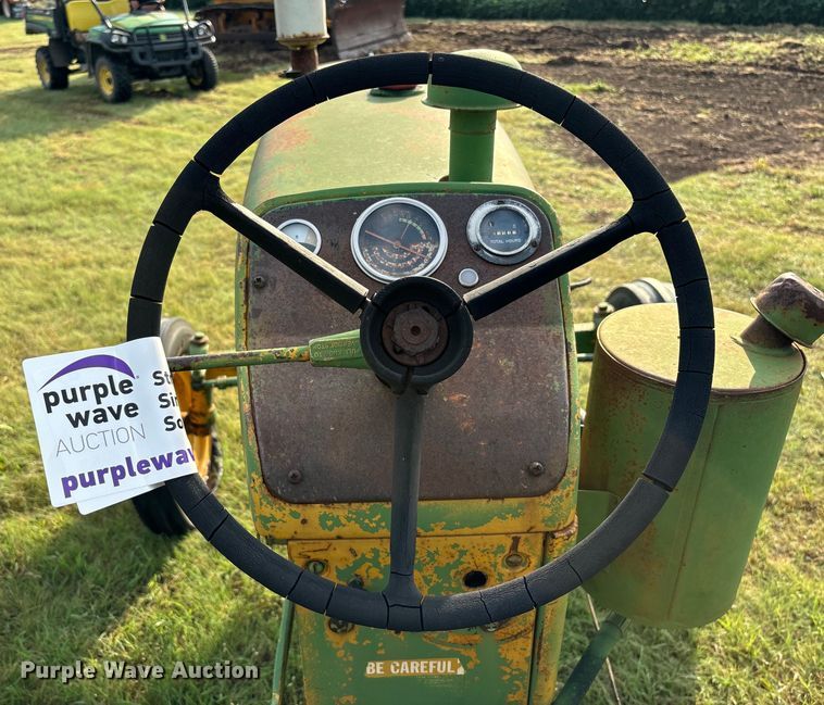 image for item EE7548 1962 John Deere 1010 tractor