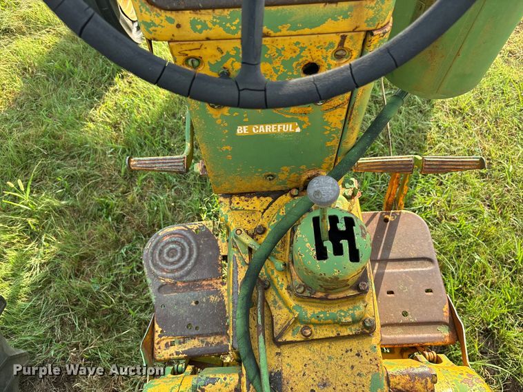 image for item EE7548 1962 John Deere 1010 tractor