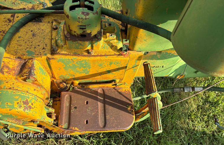 image for item EE7548 1962 John Deere 1010 tractor