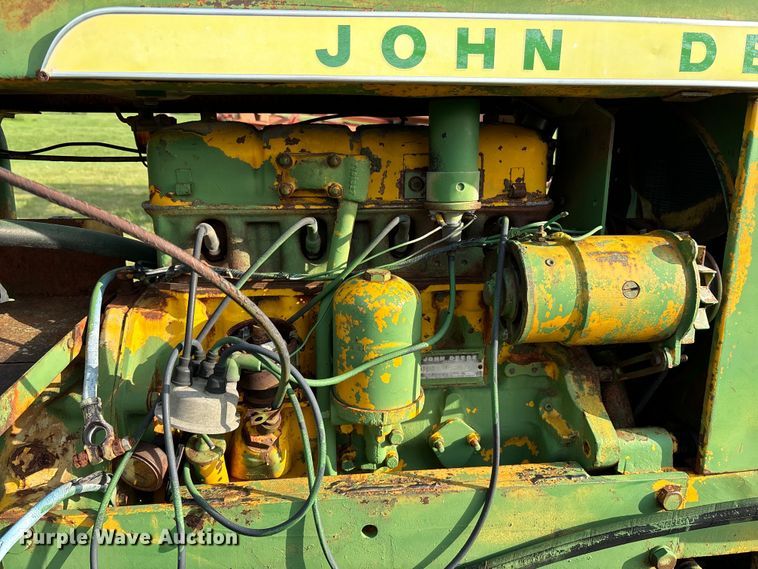 image for item EE7548 1962 John Deere 1010 tractor