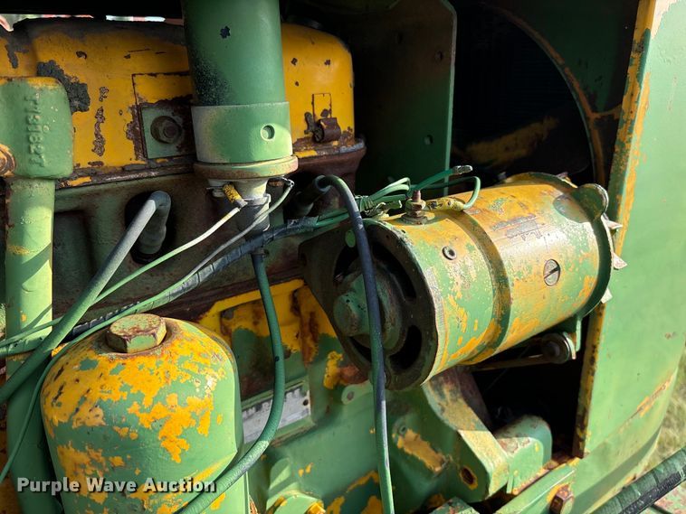 image for item EE7548 1962 John Deere 1010 tractor