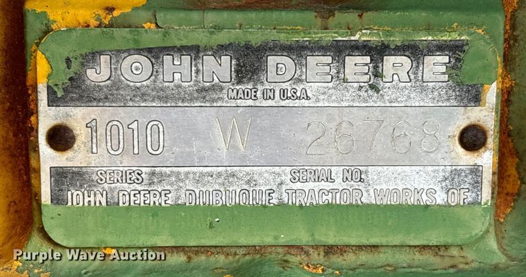image for item EE7548 1962 John Deere 1010 tractor