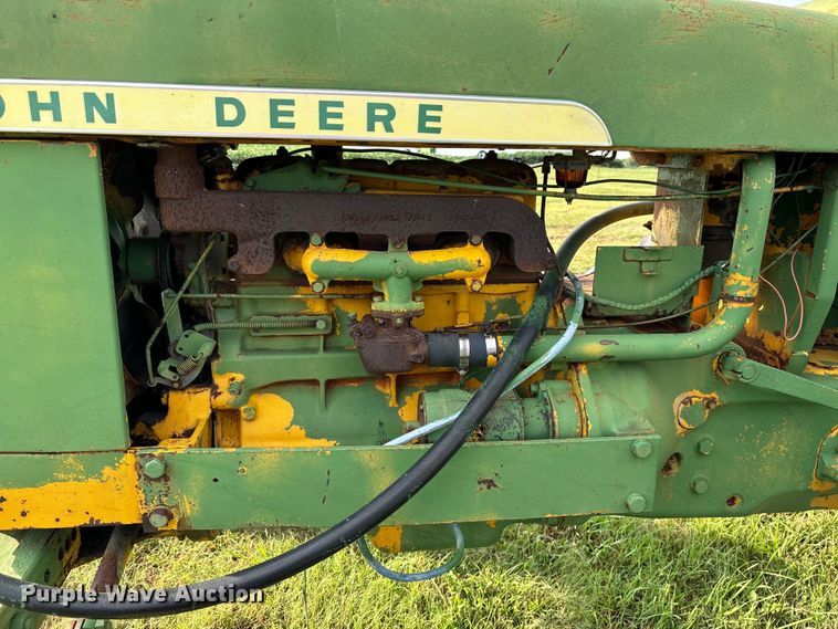 image for item EE7548 1962 John Deere 1010 tractor