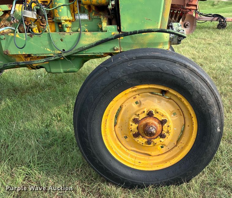 image for item EE7548 1962 John Deere 1010 tractor