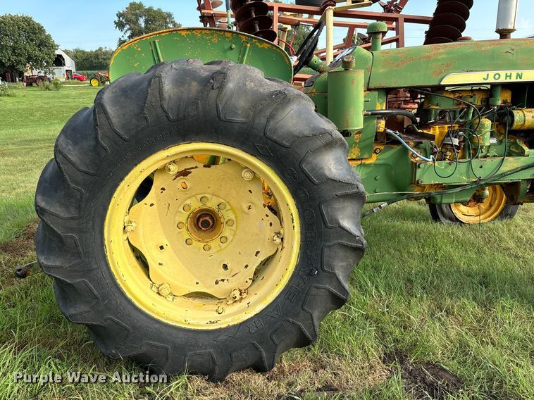 image for item EE7548 1962 John Deere 1010 tractor