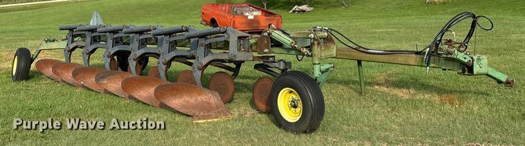 image for item EE7549 John Dree A2700 six bottom plow