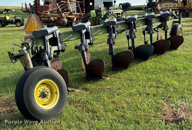 image for item EE7549 John Dree A2700 six bottom plow