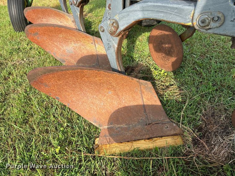 image for item EE7549 John Dree A2700 six bottom plow