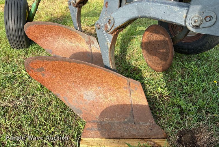 image for item EE7549 John Dree A2700 six bottom plow