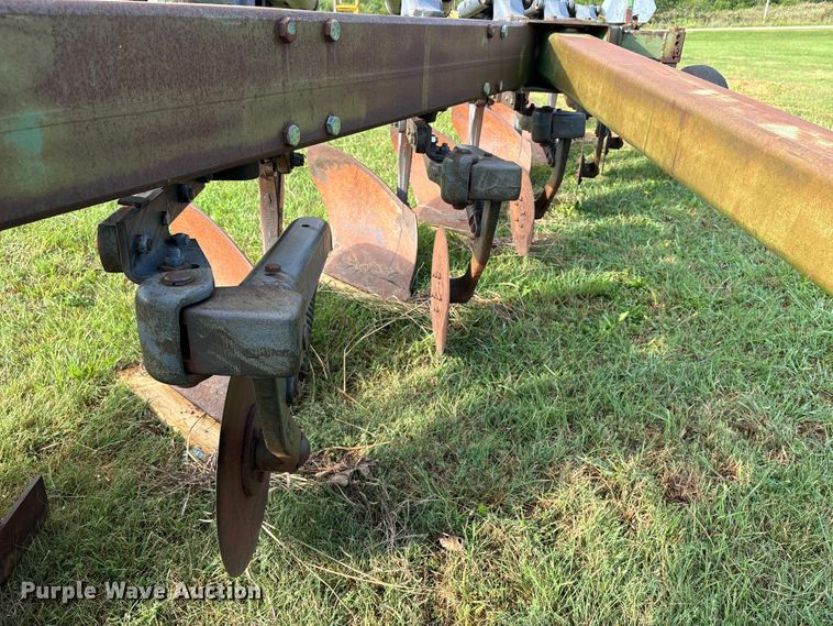 image for item EE7549 John Dree A2700 six bottom plow