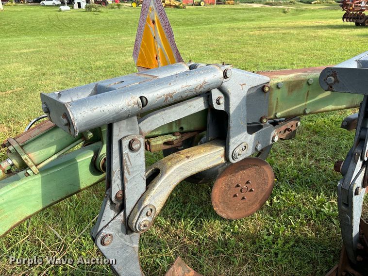 image for item EE7549 John Dree A2700 six bottom plow