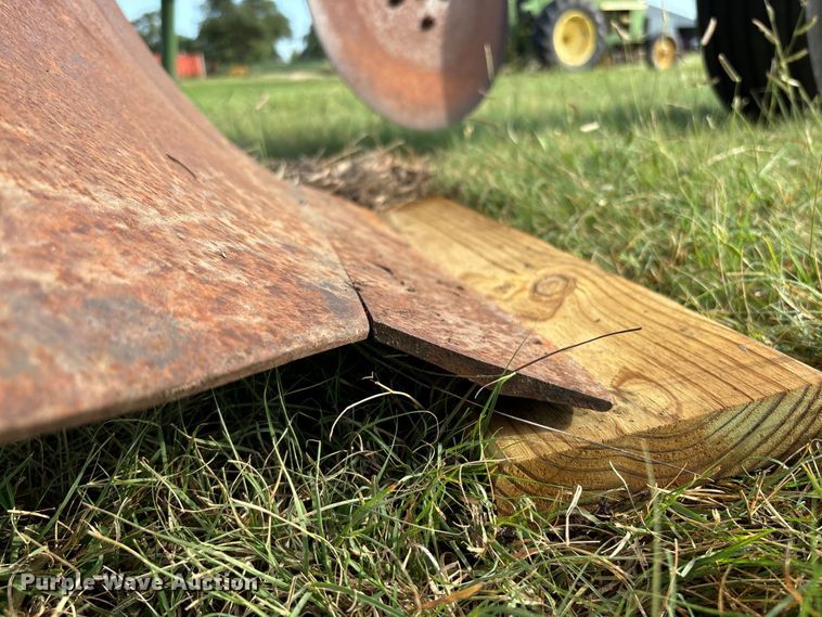 image for item EE7549 John Dree A2700 six bottom plow