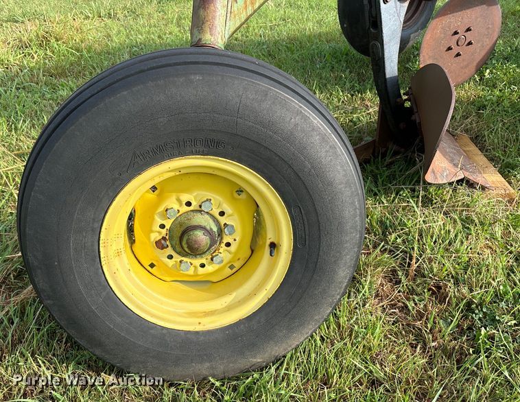 image for item EE7549 John Dree A2700 six bottom plow