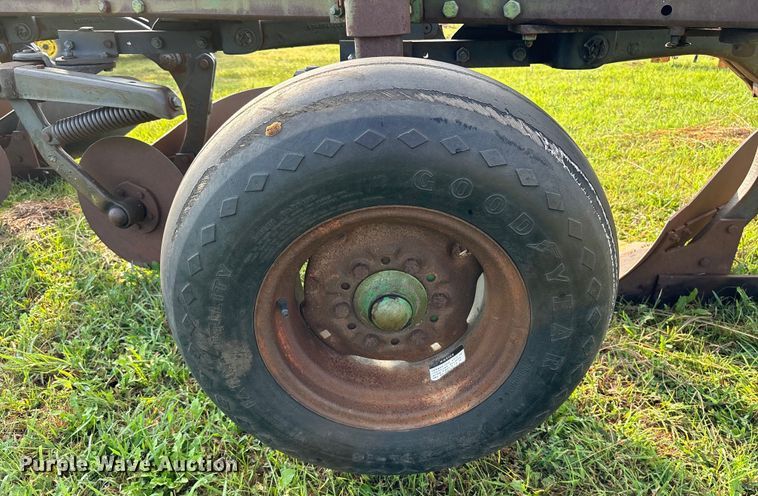 image for item EE7549 John Dree A2700 six bottom plow