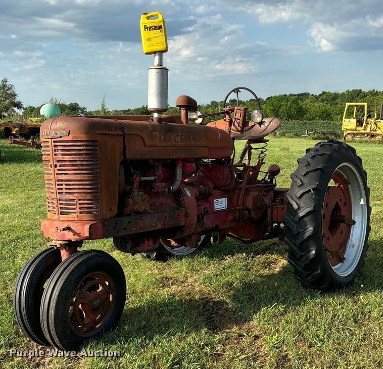 image for item EE7550 1952 International Harvester Farmall M tractor