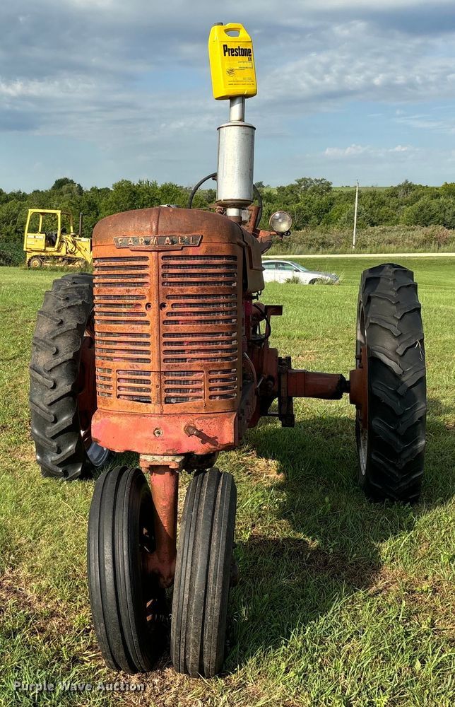 image for item EE7550 1952 International Harvester Farmall M tractor