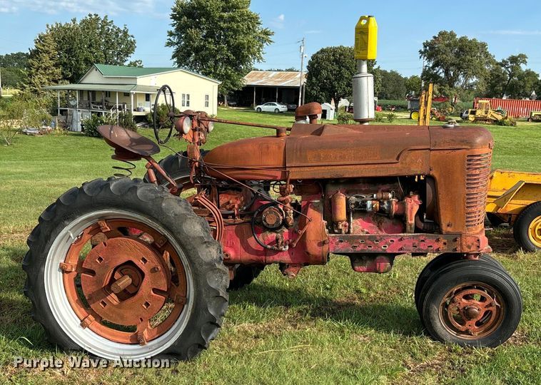 image for item EE7550 1952 International Harvester Farmall M tractor
