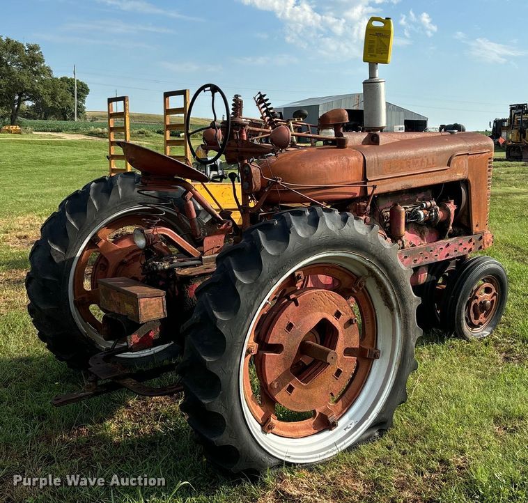 image for item EE7550 1952 International Harvester Farmall M tractor