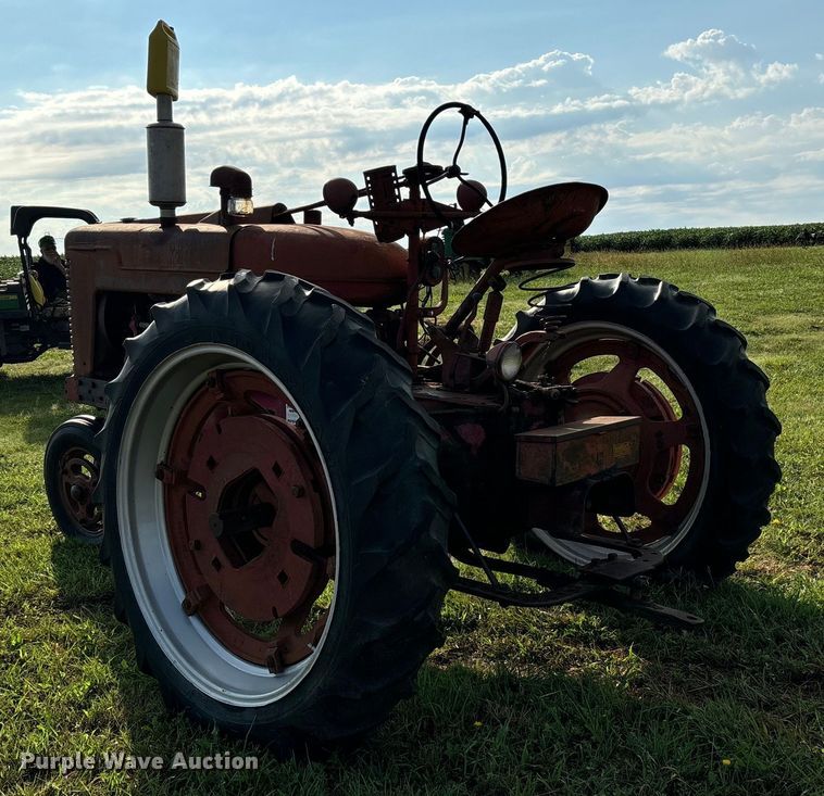 image for item EE7550 1952 International Harvester Farmall M tractor