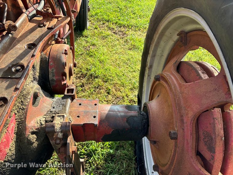 image for item EE7550 1952 International Harvester Farmall M tractor