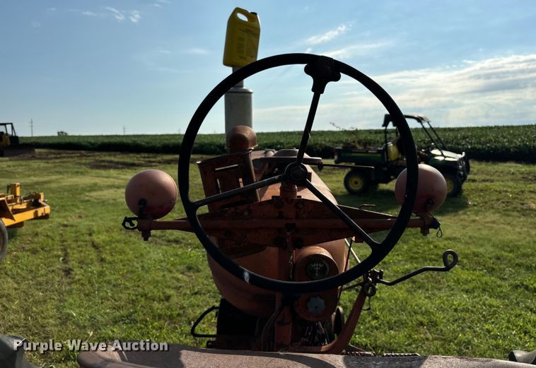 image for item EE7550 1952 International Harvester Farmall M tractor