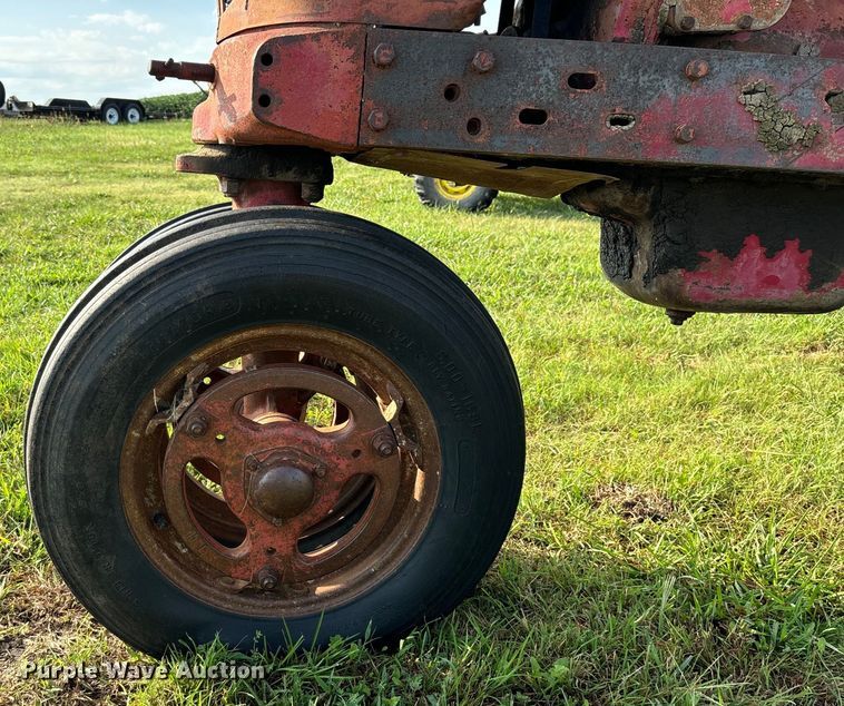 image for item EE7550 1952 International Harvester Farmall M tractor