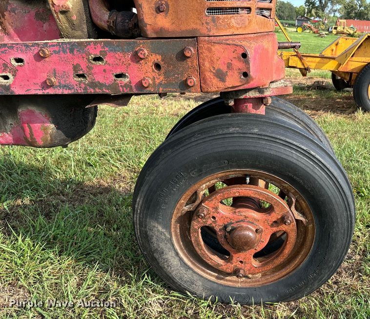 image for item EE7550 1952 International Harvester Farmall M tractor