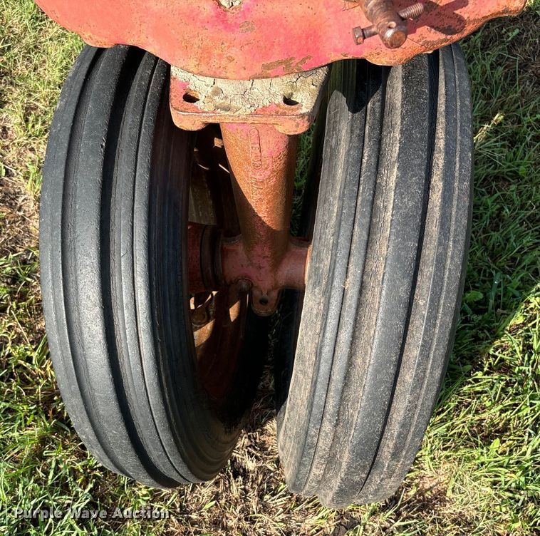 image for item EE7550 1952 International Harvester Farmall M tractor