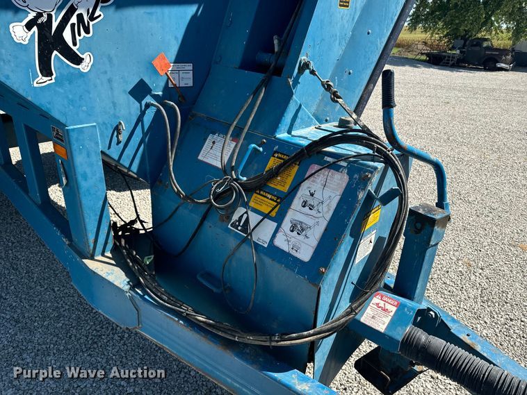 image for item EE7559 Kinze 640 grain cart