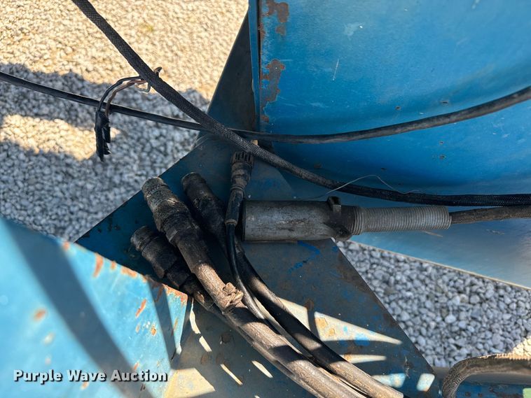 image for item EE7559 Kinze 640 grain cart