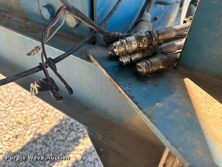 image for item EE7559 Kinze 640 grain cart