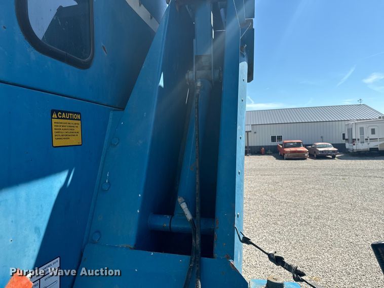 image for item EE7559 Kinze 640 grain cart