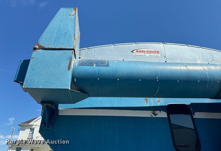 image for item EE7559 Kinze 640 grain cart