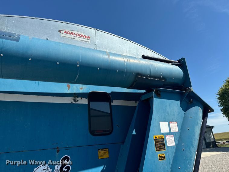 image for item EE7559 Kinze 640 grain cart