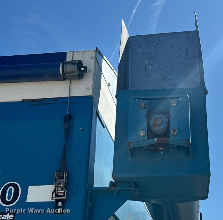 image for item EE7559 Kinze 640 grain cart