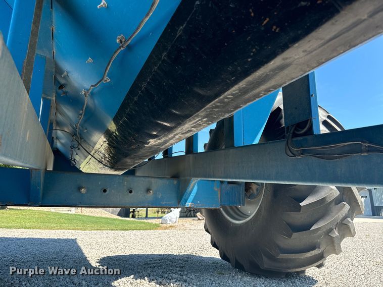 image for item EE7559 Kinze 640 grain cart