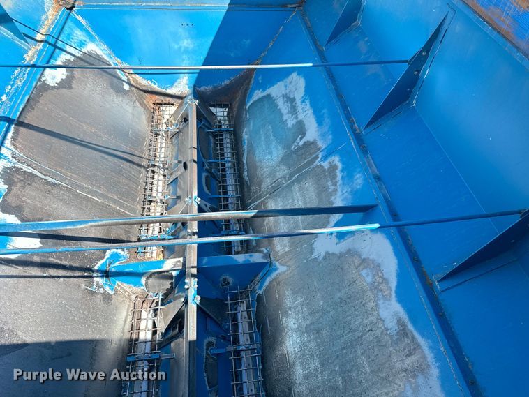 image for item EE7559 Kinze 640 grain cart