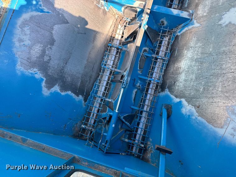 image for item EE7559 Kinze 640 grain cart